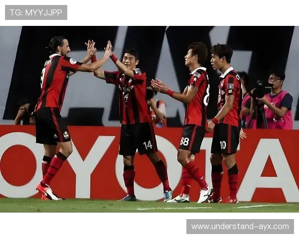 新赛季焦点对决揭幕国家队与联赛双线争冠引发热议球迷期待升级战术博弈