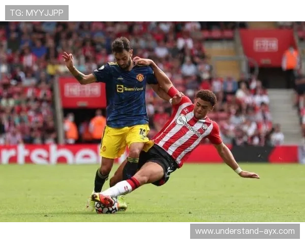 南安普顿俱乐部宣布新赛季阵容调整并签约多名新援加强球队实力