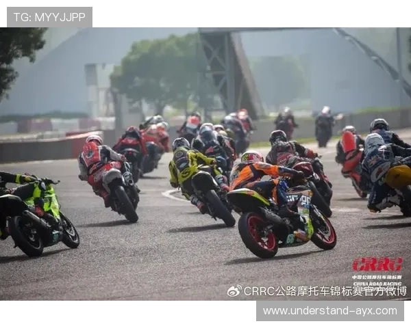 摩托车大奖赛最新战况：豪华车队角逐激烈 赛季冠军悬念仍存